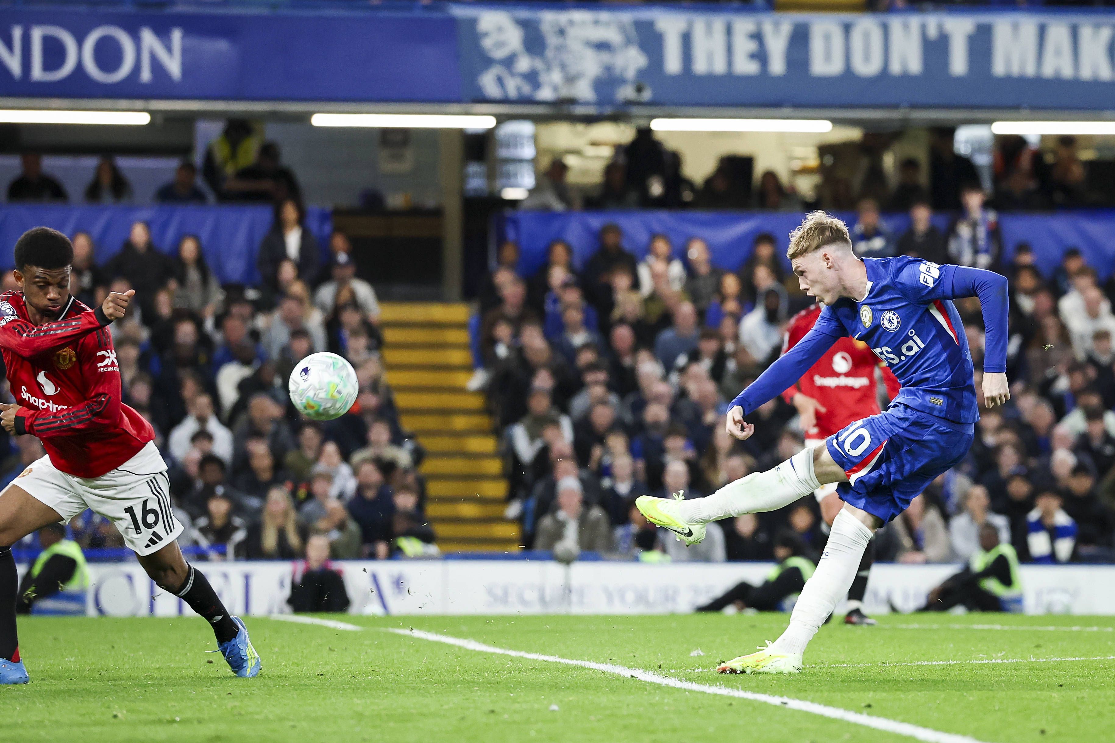 Cole Palmer shoots at goal during the Chelsea vs Manchester United Premier League match