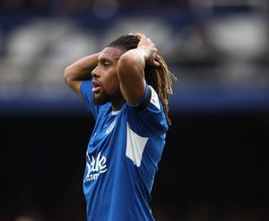 Nigerian players abroad: Iwobi helpless against brutal Arsenal; Aribo’s return ends in Cup-set