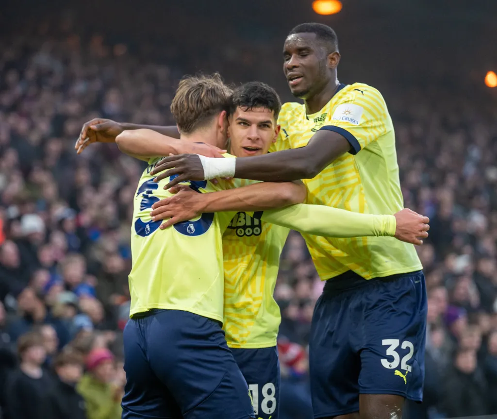 Tyler Dibling of Southampton celebrates scoring his first Premier League goal with team mates Mateus Fernandes and Paul Onuachu