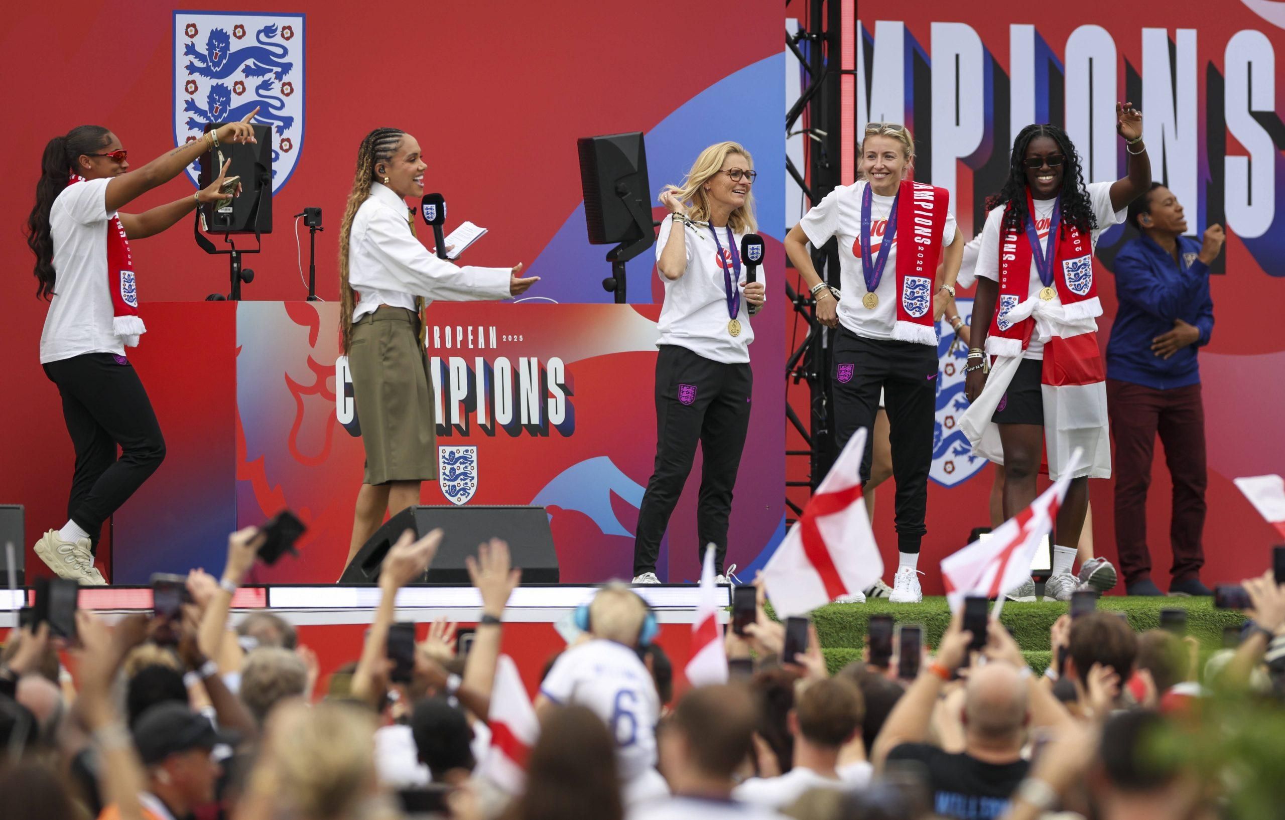 London Jill Scott welcomes England Manager Sarina Wiegman England Leah Williamson England Forward Michelle Agyemang Arsenal during the England Lionesses Homecoming fan celebration at The Queen Victoria Memorial