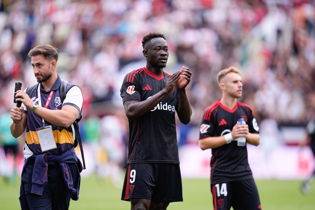 Akor Adams celebrates the victory during the LaLiga match between Rayo Vallecano and Sevilla FC