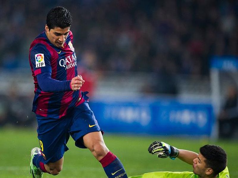 Luis Suarez Against Sociedad Goal Keeper - FlyBarca