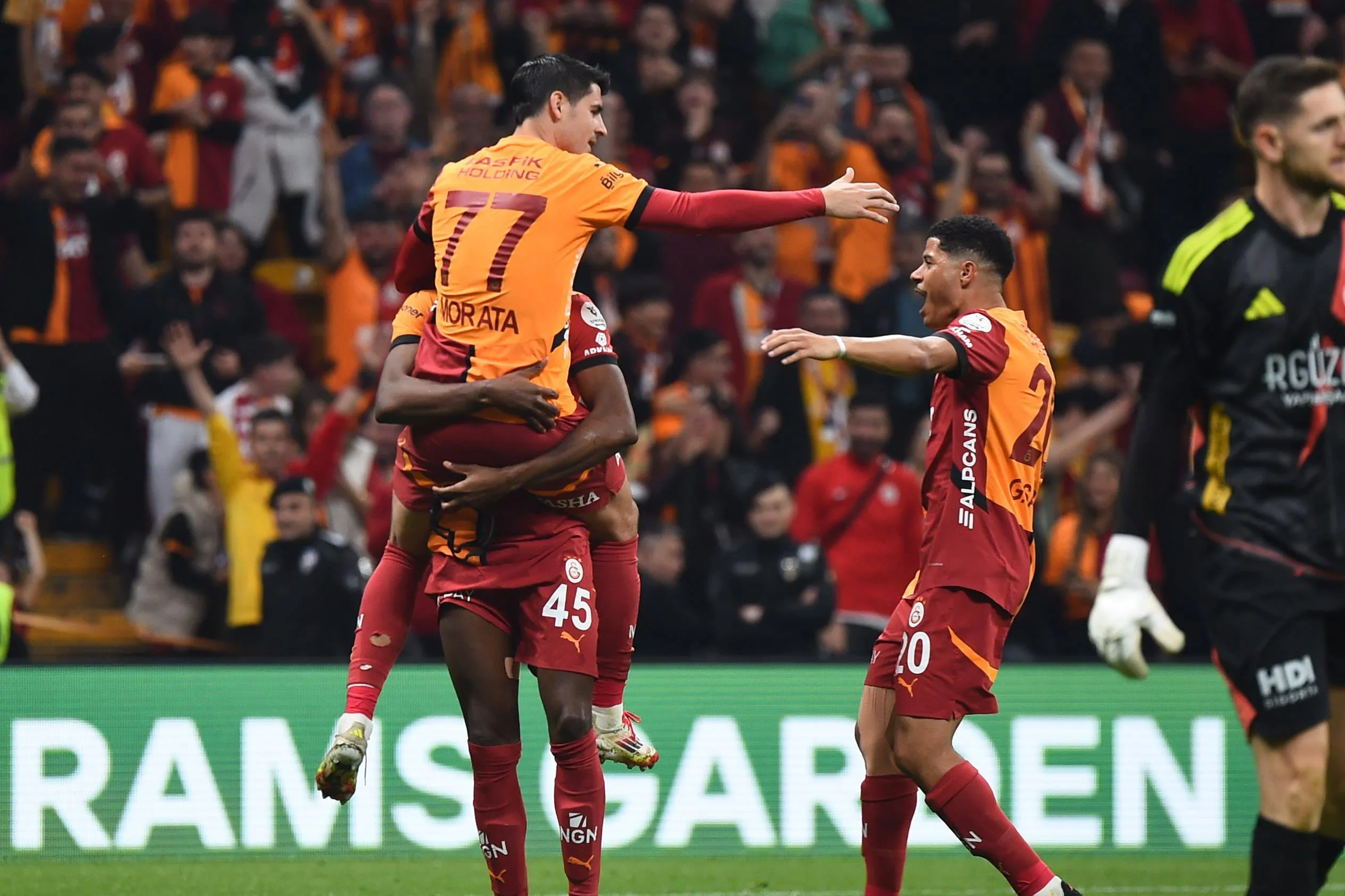 Victor Osimhen of Galatasaray celebrates after scoring the third goal of his team with Alvaro Morata during the Turkish Super League match between Galatasaray and Antalyaspor