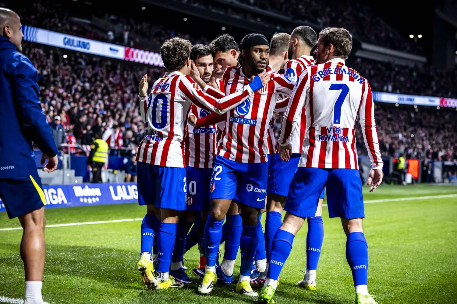 Ademola Lookman celebrates Atleti goal