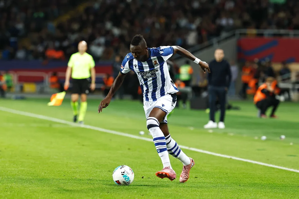 Umar Sadiq Sociedad