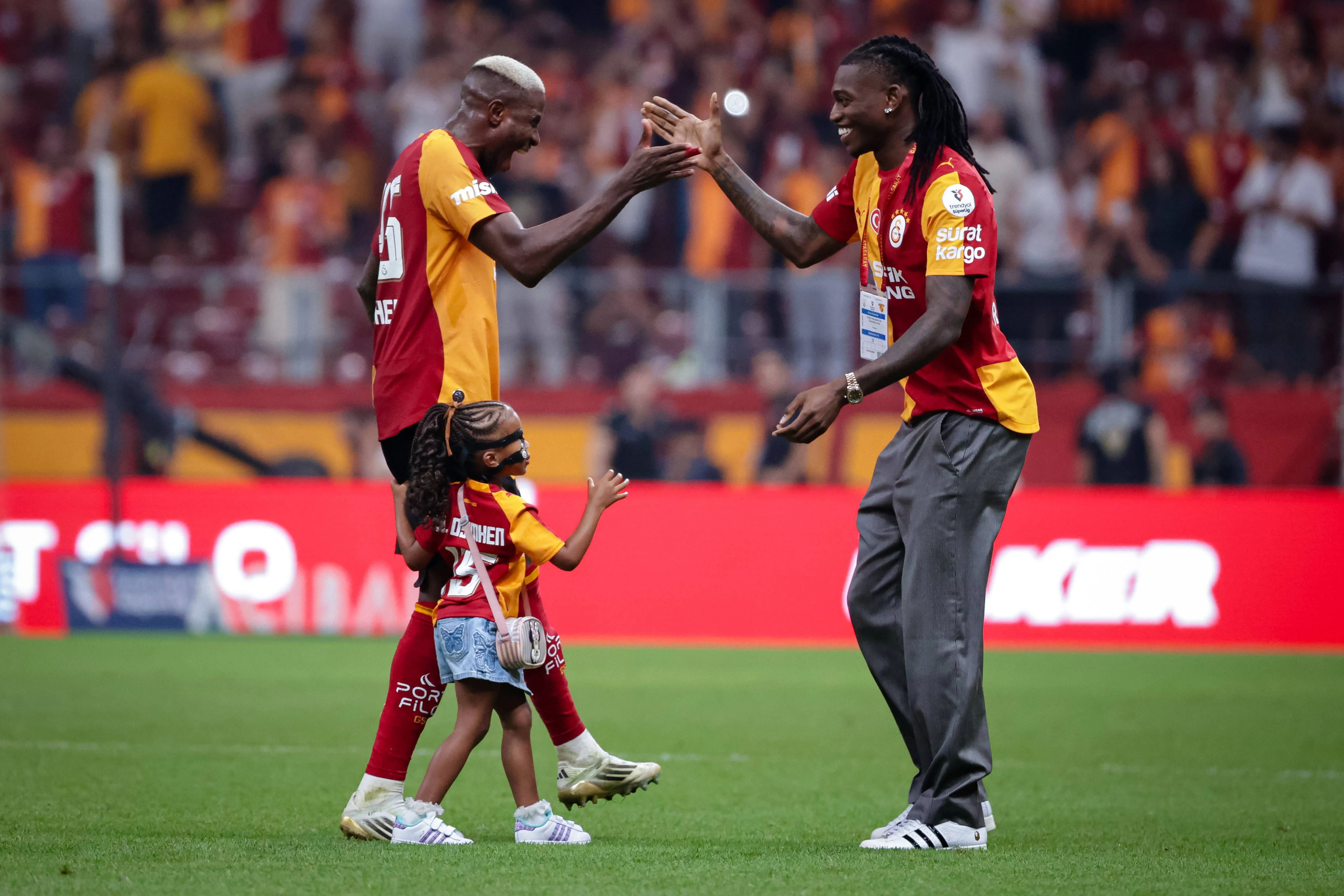 Victor Osimhen welcomes Galatasaray's new transfer Rafael Leao