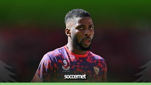 “Besiktas fans will love him” – Ex-Super Eagles star backs Iheanacho’s Super Lig move