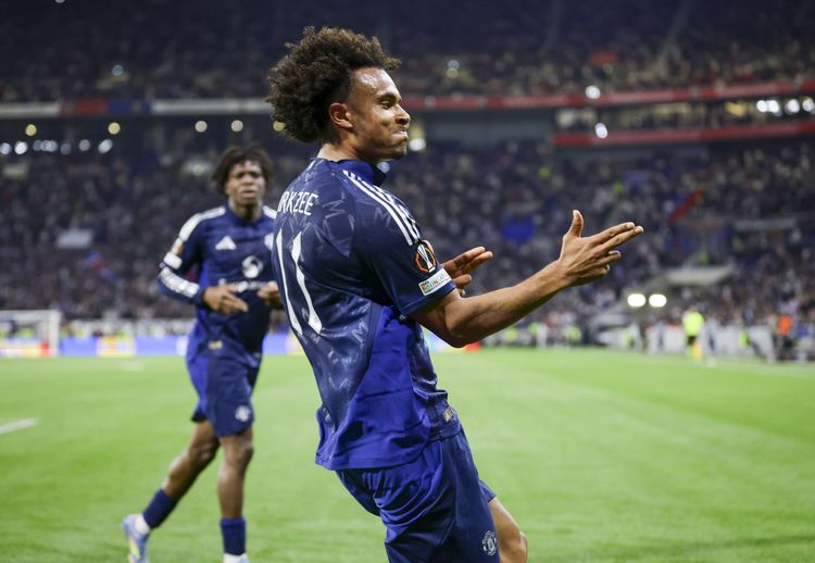 Watch: Super Eagles snub Joshua Zirkzee scores beauty in Manchester United training