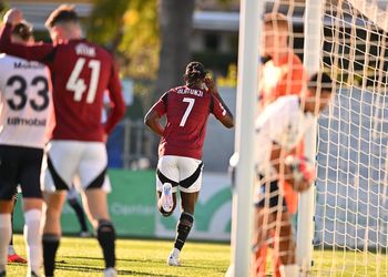 “You deserve three lifetime bans” – Nigerian star’s handball sparks angry outbursts against referee Tomáš Klíma