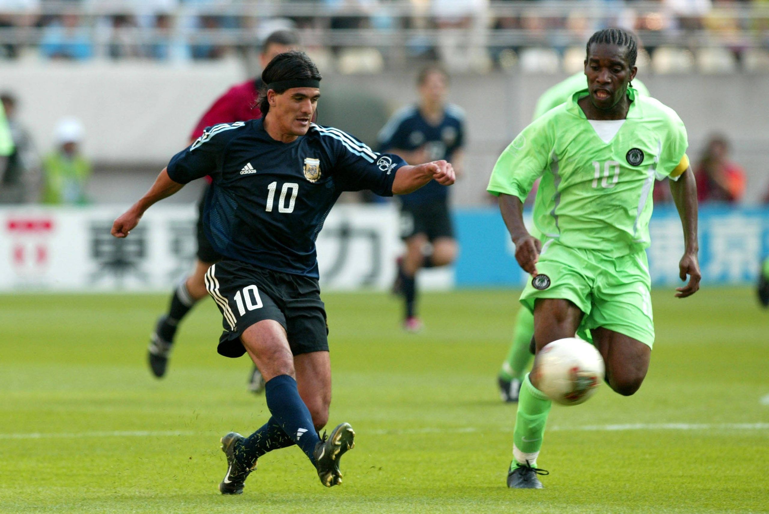Ariel Ortega in duel with Austin Jay Jay Okocha in Argentina - Nigeria 1-0 World Cup 2002 clash