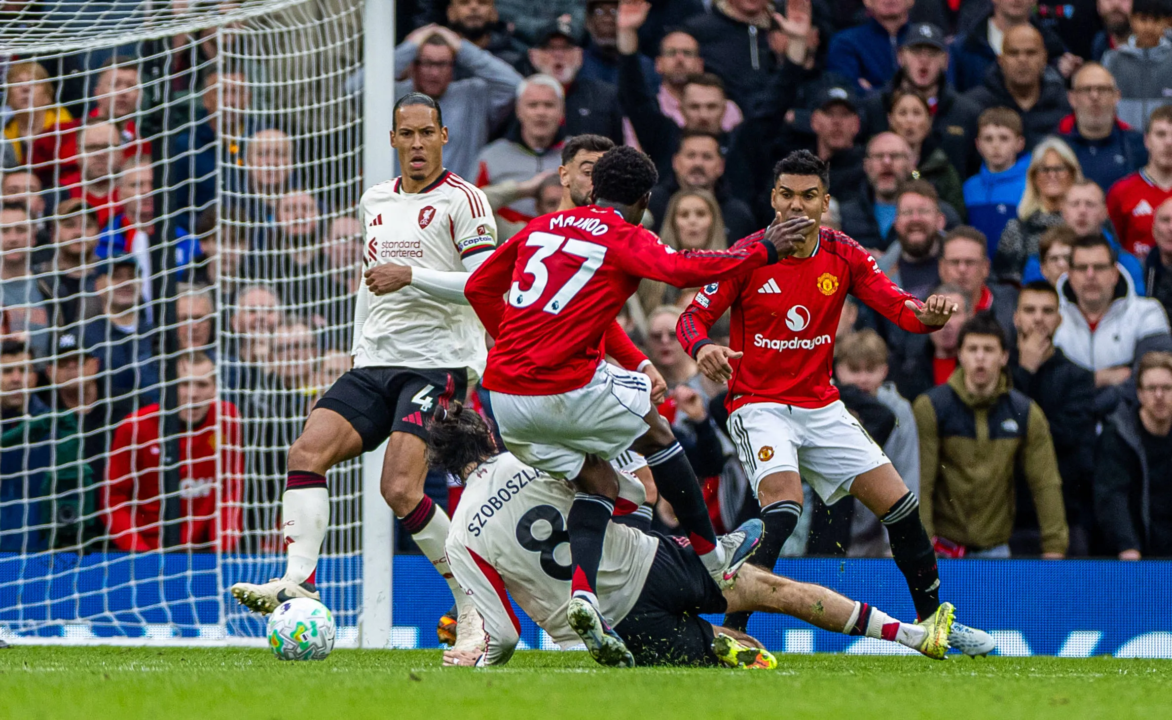 Manchester United's Kobbie Mainoo scores