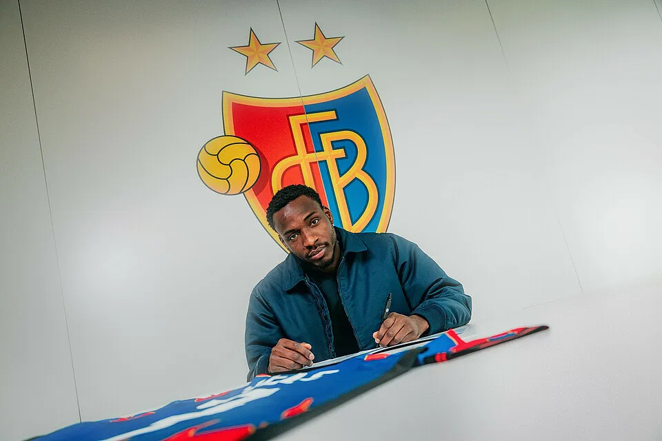 Philip Otele signs for FC Basel. Photo Credit: FC Basel website