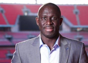 Photo: Former Wolves and Super Eagles star enjoys Chelsea vs Tottenham London derby with son