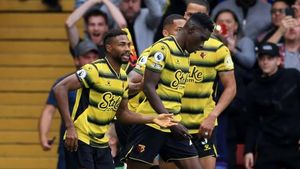Dennis helps Watford secure valuable point at Man Utd