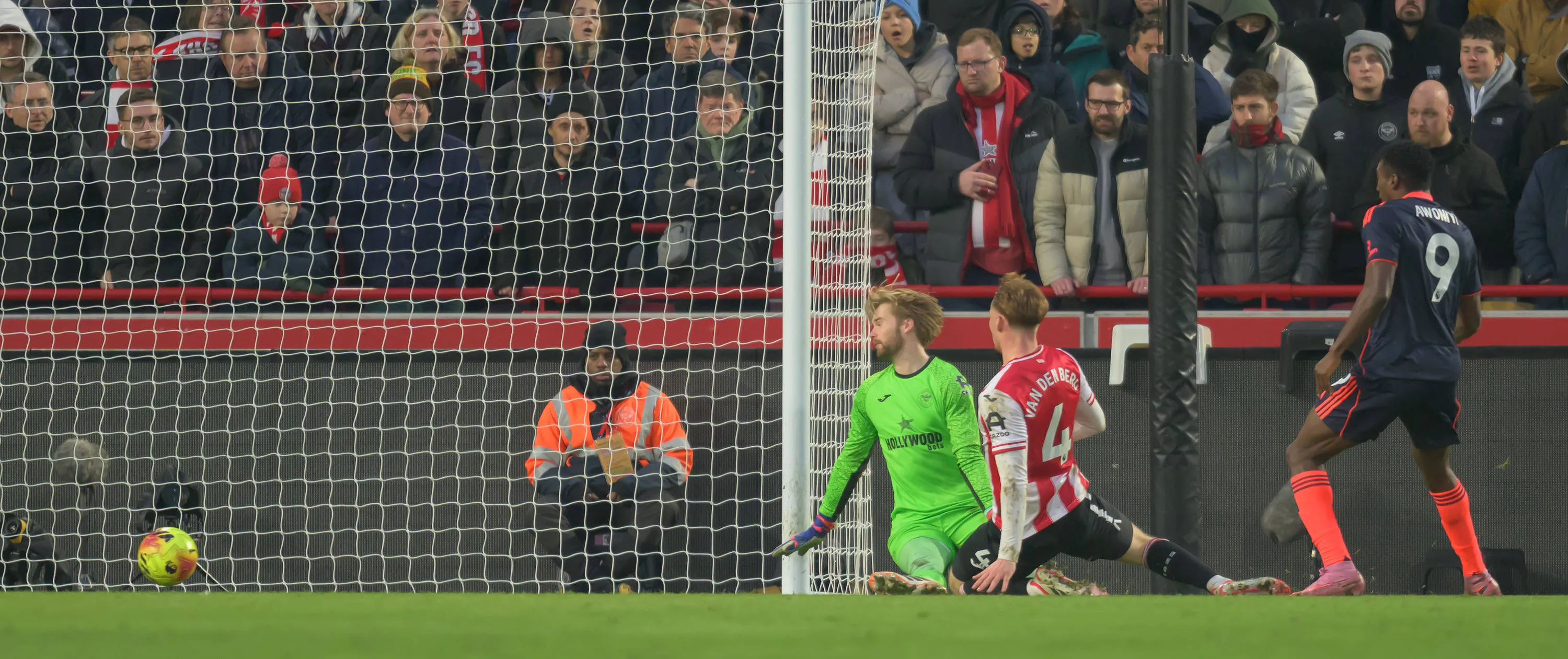 Taiwo Awoniyi scores his first goal and Nottingham Forest's second