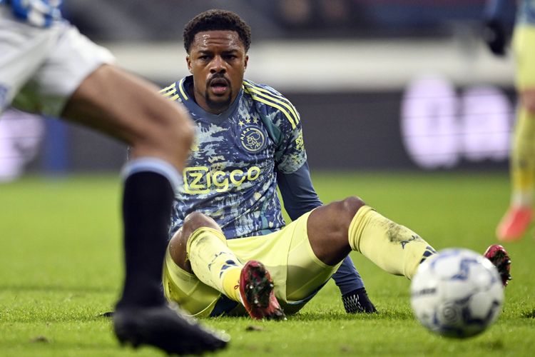 Nigeria’s Chuba Akpom joins Lille from Ajax.