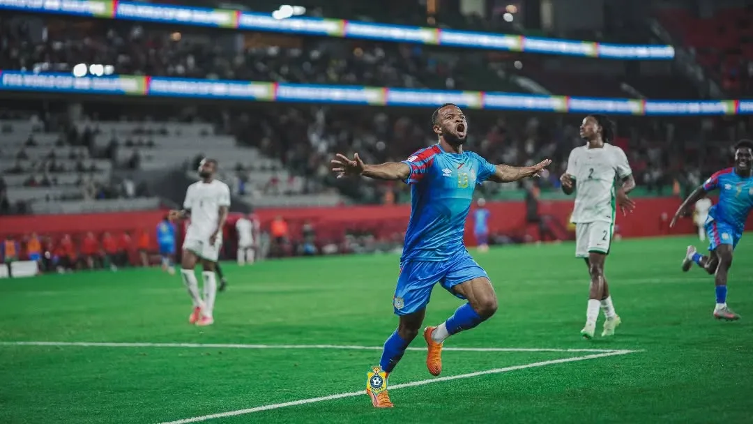 Meschack Elia celebrates goal for DR Congo