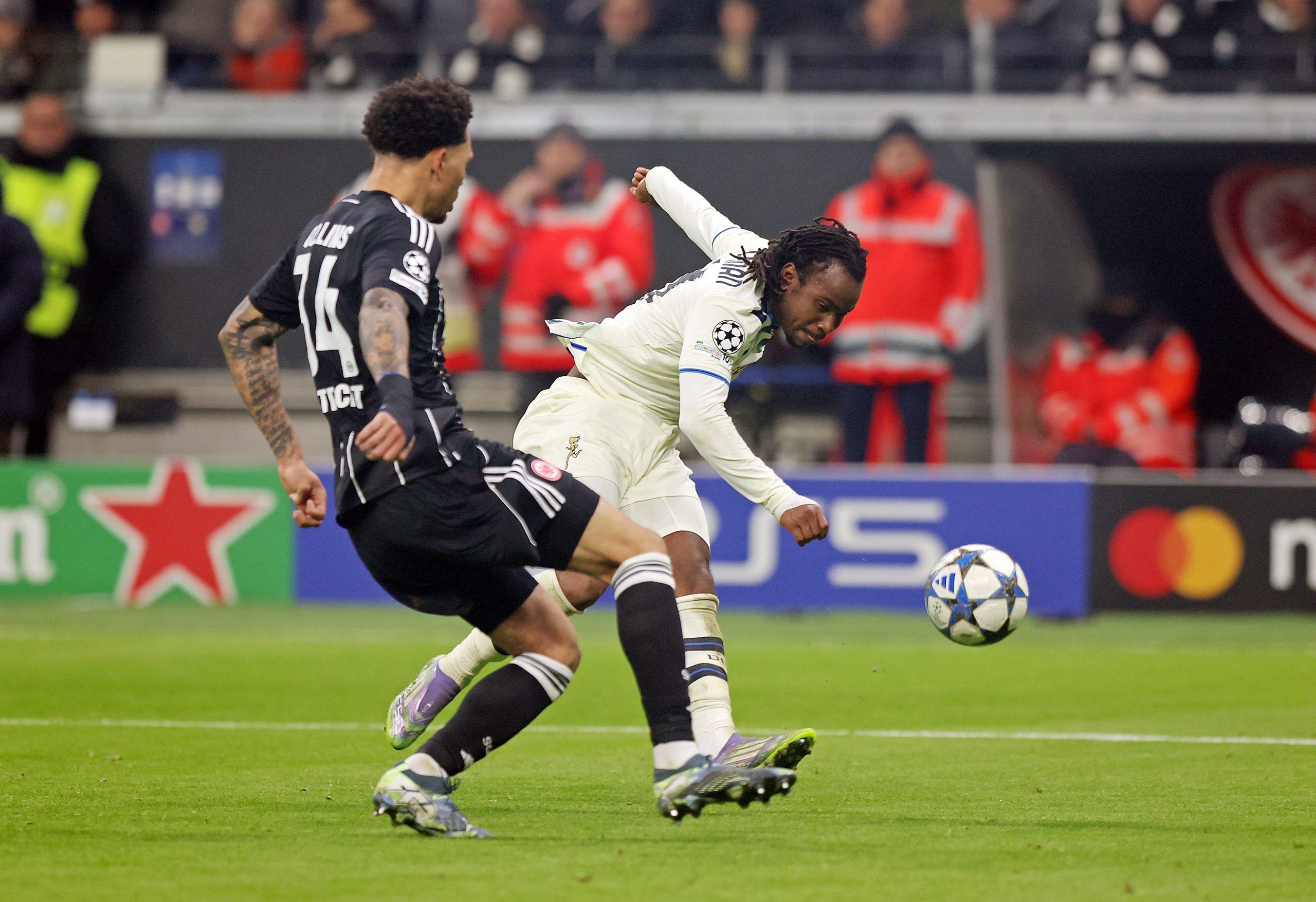 Ademola Lookman strikes the ball in game Atalanta vs Eintracht Frankfurt