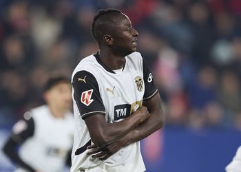 “Not an easy one” – Transfer expert reveals what Manchester United, others must do to sign Osimhen in January