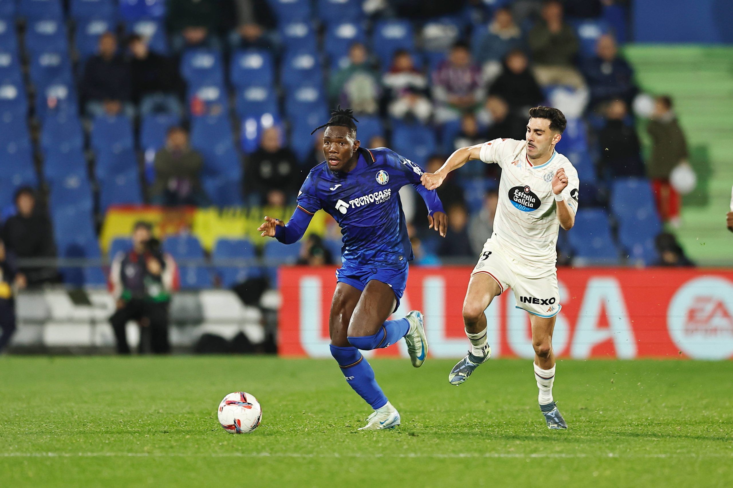 L-R Christantus Uche Getafe, Kike Perez Valladolid