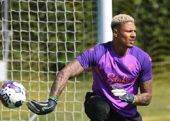 “He is the manager of my dreams”- Akpom reveals how Manchester United legend has helped him