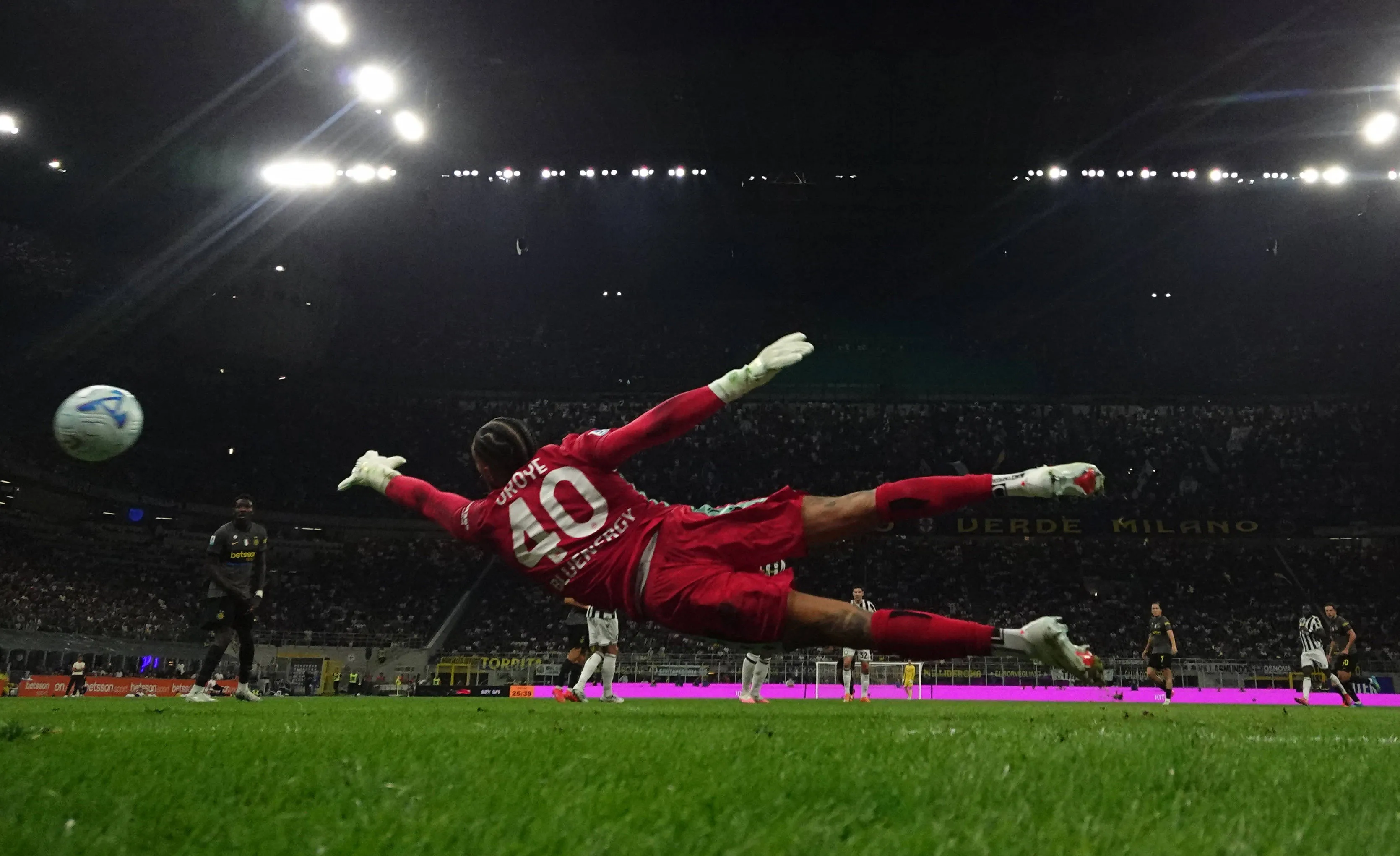 Maduka Okoye fails to save Carlos Augosto's attempt