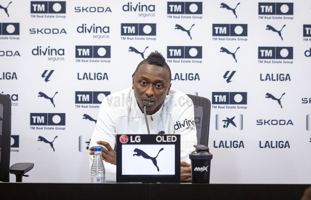 Super Eagles striker, Sadiq Umar at his unveiling as a Valencia striker today at the Mestalla Stadium