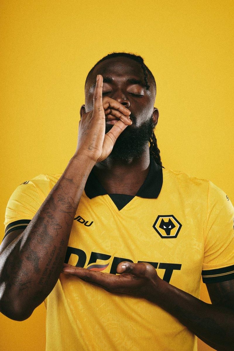 Tolu Arokodare signs for Wolves