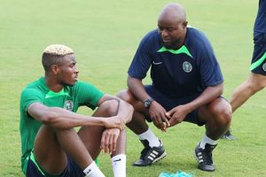 Ex-Nigeria star warns: Osimhen’s behaviour could cost him big transfers to Arsenal, Chelsea