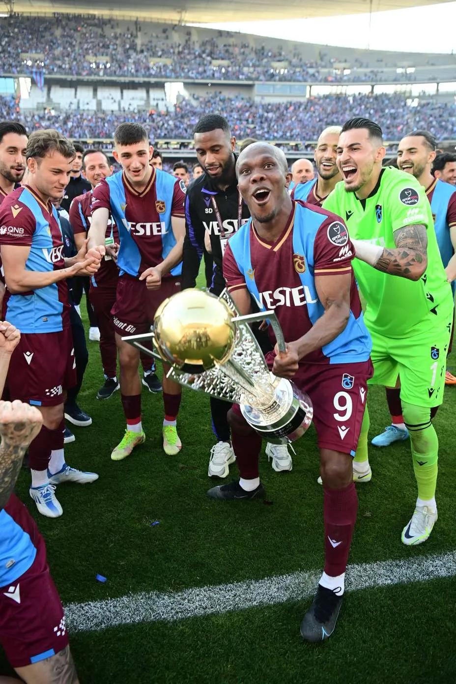 Anthony Nwakaeme celebrates Super Lig title