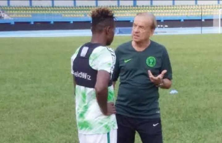 “He does it too much” – Ex-Eagles coach Gernot Rohr warns AC Milan about Samuel Chukwueze