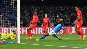 Bang bang! Super Osimhen steers Napoli to record breaking feat after Eintracht Frankfurt bashing
