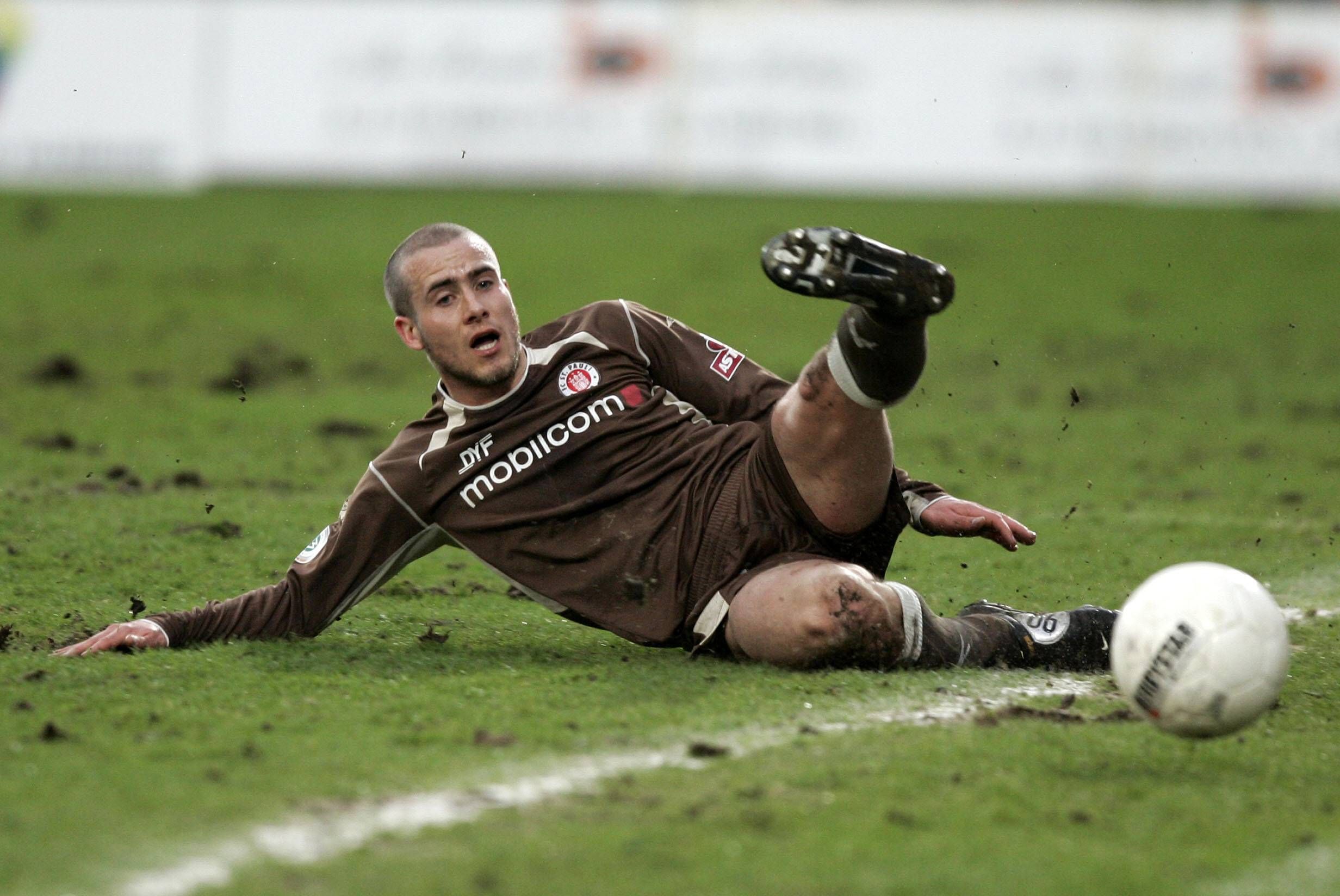 Ian Paul Joy in action for FC St. Pauli against Hamburg