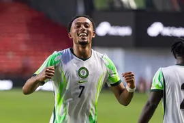 Spotted! Zimbabwe players jam to Davido’s ‘If’ ahead of Super Eagles clash in Uyo – Video