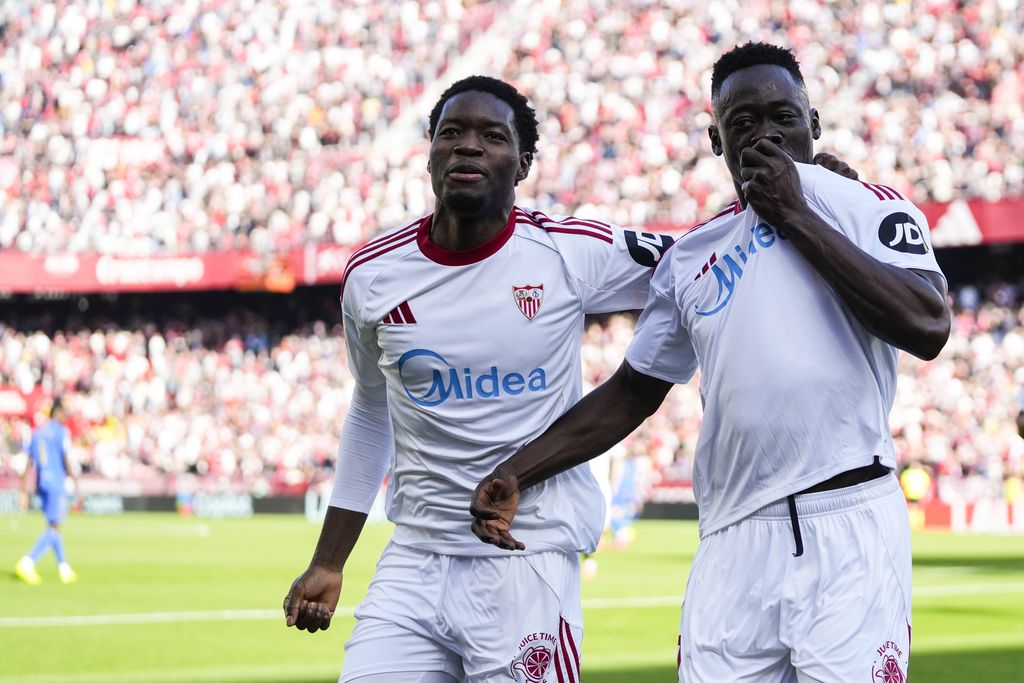 Lucien Agoume and Akor Adams celebrate a goal during the Spanish league, LaLiga EA Sports, football match played between Sevilla FC and Real Oviedo 