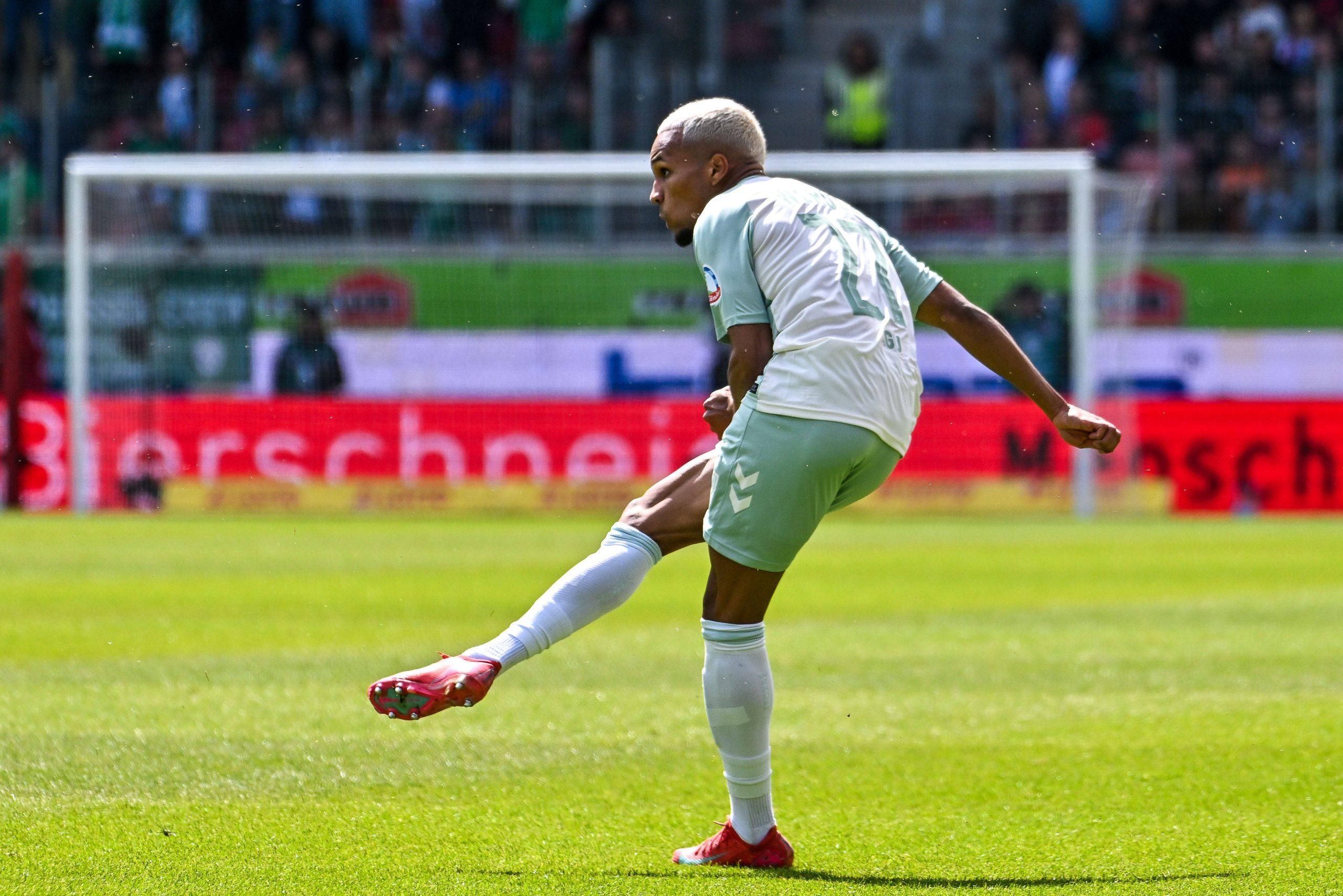 Felix Agu in action for Werder Bremen 