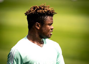 Extra: Super Eagles star plays street football