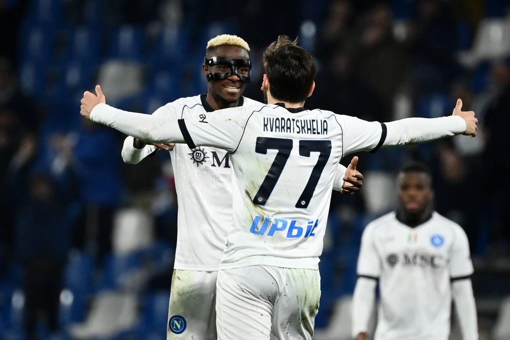 Khvicha Kvaratskhelia celebrates with Victor Osimhen SSC Napoli after scoring goal 1-5