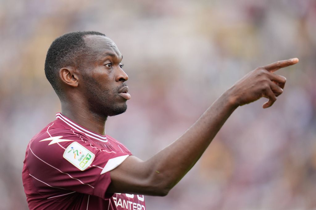 Simy Nwankwo of US Salernitana gestures during the Serie BKT match between US Salernitana and Cosenza Calcio at Stadio Arechi
