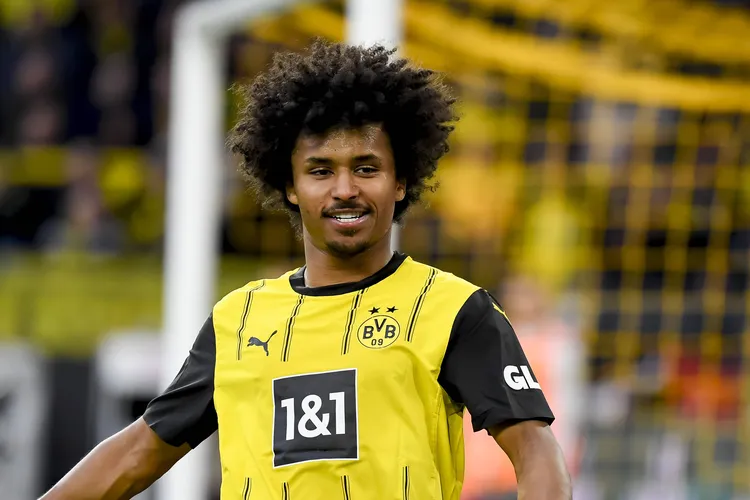 Official: Nigeria’s ‘fufu’ man joins Barcelona from Dortmund