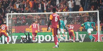 Victor Osimhen surpasses Obafemi Martins to set new UEFA Champions League goal record