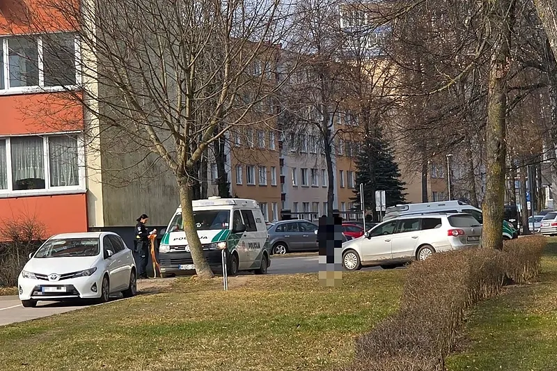 Police asking questions at the scene Jeremiah Chinonso got stabbed at Naujoji Street