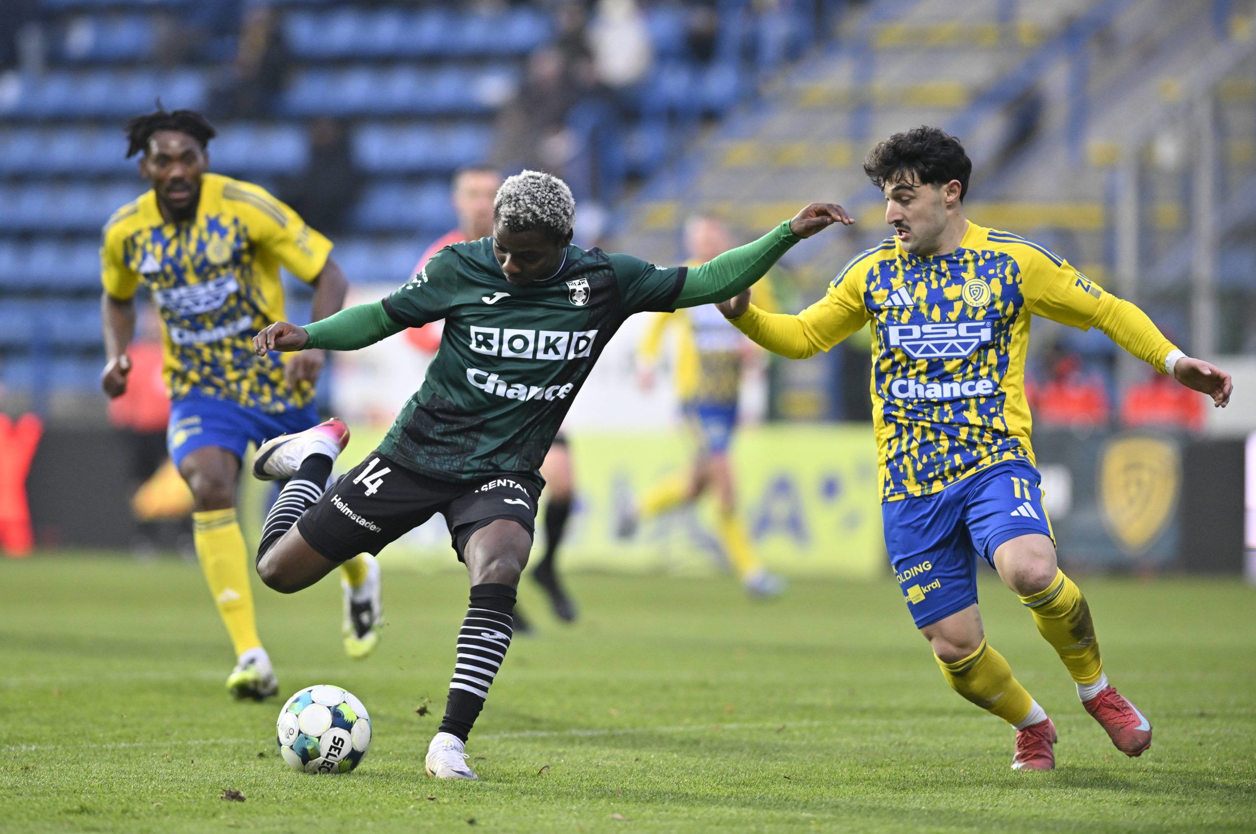Emmanuel Ayaosi  in action for MFK Karvina