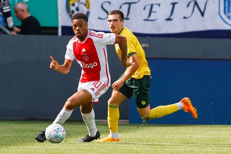 “He doesn’t know the Ajax game” – Ex-Aston Villa star rips into Chuba Akpom after Twente no-show