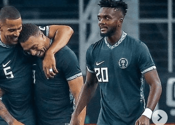 Extra: Super Eagles star plays street football