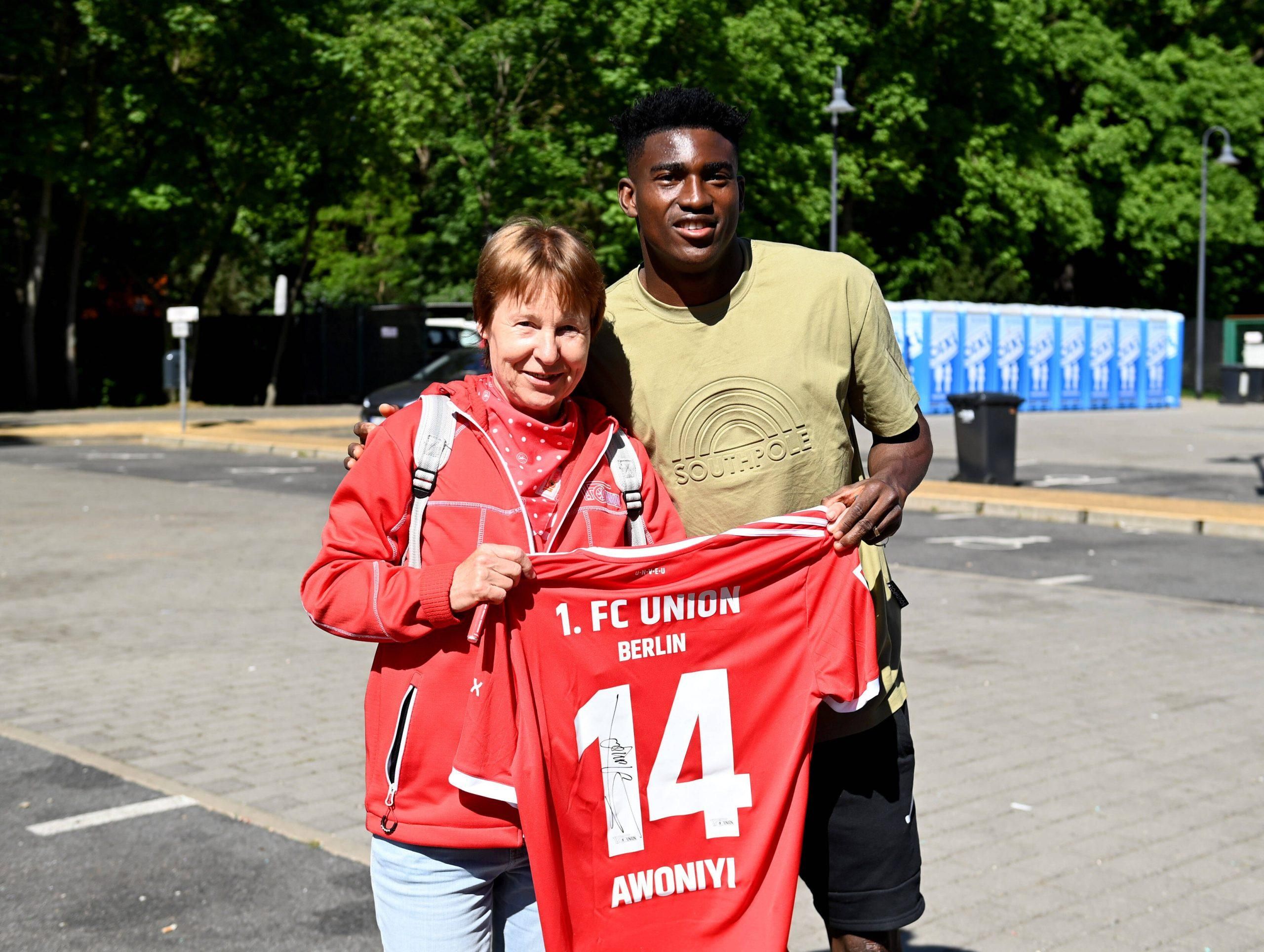 1 FC Union Berlin, on Sunday morning the team gathered for breakfast before the start of the vacation at the stadium An der Alten Försterei, supporter and Taiwo Awoniyi