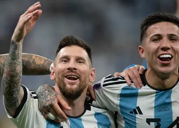 “Maybe a billion” – Austin Okocha believes he’d cost more than Chelsea’s Enzo Fernández