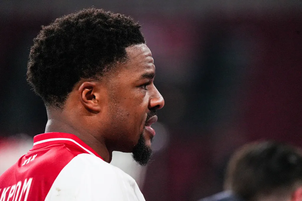 Nigeria’s Chuba Akpom joins Lille from Ajax.