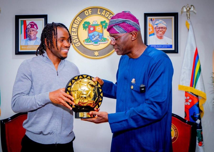 Watch: Ademola Lookman presents CAF POTY Award to Governor Babajide Sanwo-Olu in Lagos