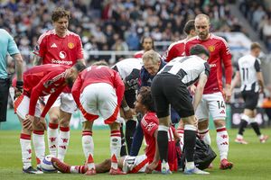 “Half the team needs to go” – Nigerian Afrobeats superstar slams Manchester United players